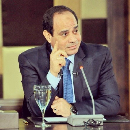 صور السيسي في ألبوم كامل لرئيس مصر ميكساتك