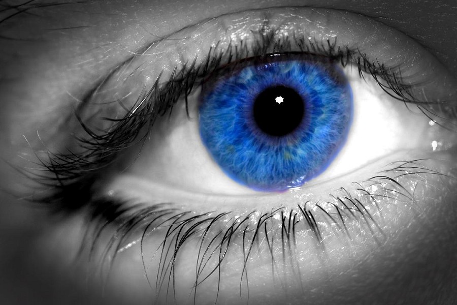 خلفيات عيون زرقاء للموبايل (2)