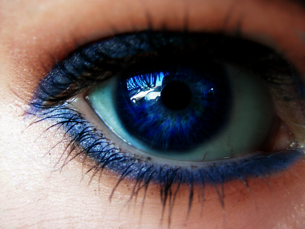 عين زرقاء (1)
