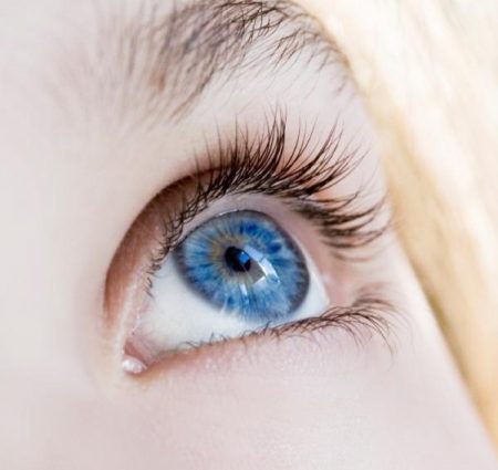 عيون باللون الازرق (1)
