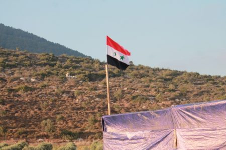 علم سوريا يرفرف (2)