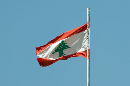 خلفيات علم لبنان (1)