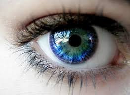 اشكال عيون خضراء (1)