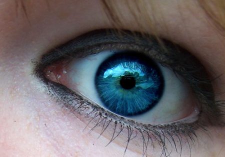 صور عيون باللون الازرق (2)