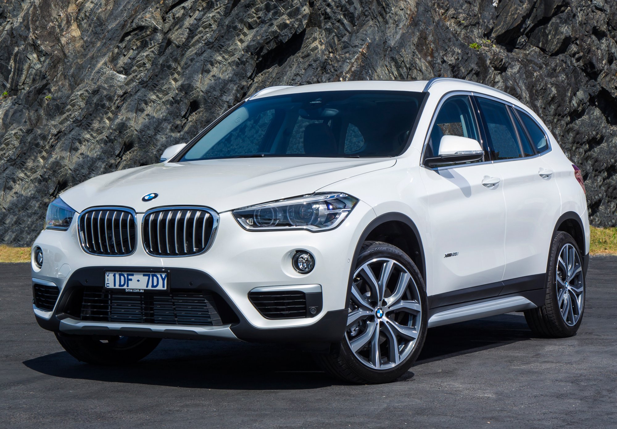 صور خلفيات ورمزيات بي ام دبلو BMW X1 | ميكساتك